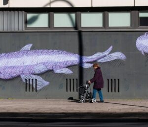 Porte manteau mural : 9 idées gain place une entrée rangée
